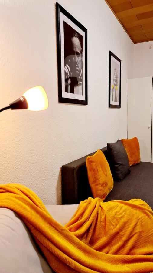 Elena Flat Sonnenblumen Duisburg Zentrum Buitenkant foto